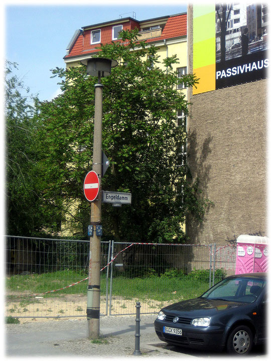 Eine Straßenlaterne aus DDR-Zeiten.