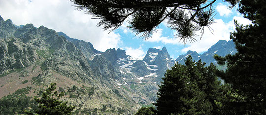 Vallée d'Asco - son cirque de montagne avec le majestueux Capu Larghja