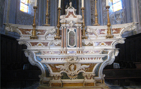 Maître-autel en marbre polychrome (Pietro Cortesi 1750) - modèle de l'art baroque - marbre blanc, vert, jaune, veiné de rouge