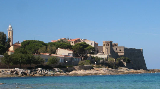 Algajola- U Castellu et l'Eglise Saint-Georges