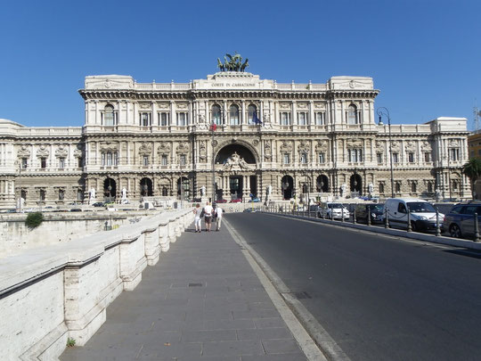 Palacio de Justicia de Roma visto desde el Puente Umberto I