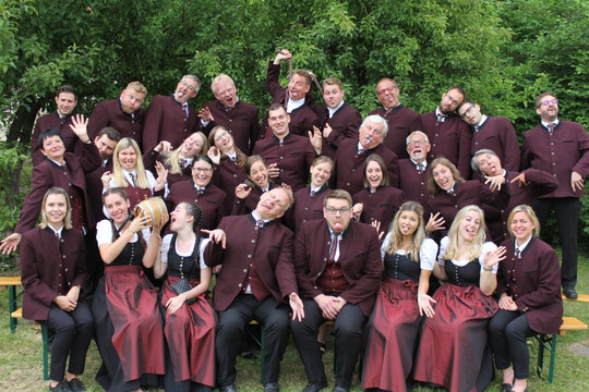 Immer gut drauf sind die Hörersdorfer Musikanten, und ganz bestimmt auch im neuen Gastgarten vom Genusswirtshaus "Die Zwoa Weinviertla".