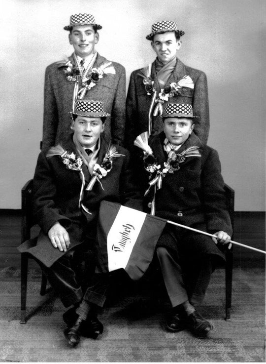 Jahrgang 1941: hinten: Johann Schießer, Leopold Zieger; vorne: Franz Böck u. Franz Fritz