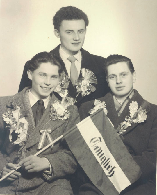 Jahrgang 1938: v.l.n.r.: Alfred Salzmann (damals Knecht b. Bösmüller alte HausNr. 33), Josef Weiß (Nr. 63) und Gottfried Steingassner (Nr. 62) 