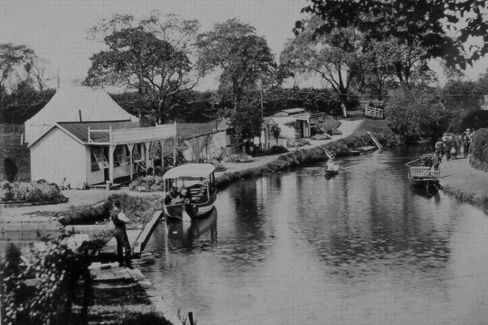 Looking west towards the bridge, showing waterside buildings, c. 1914 (Colin Scrivener)