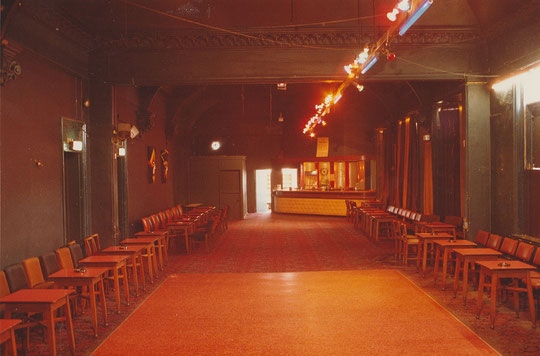 The Bulls Head interior, 1983 (Brian Matthews)