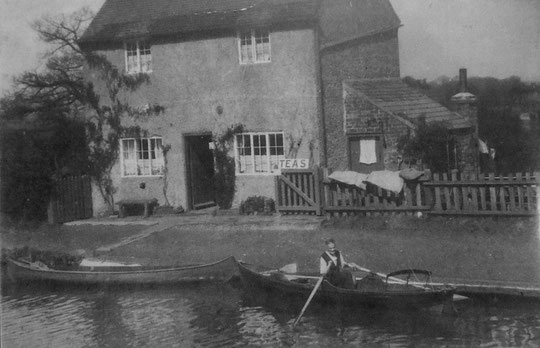 The Dyer's cottage. The family hired out boats until 1949/50. (Sheila Atherton)