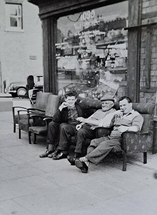 Glaze's at number 1099 c. 1960. They were there from at least 1920. There had been a furniture dealer there from c. 1915.(Hay Mills Project)