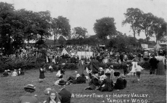 Crowds at Happy Valley (Barrie Geens collection)