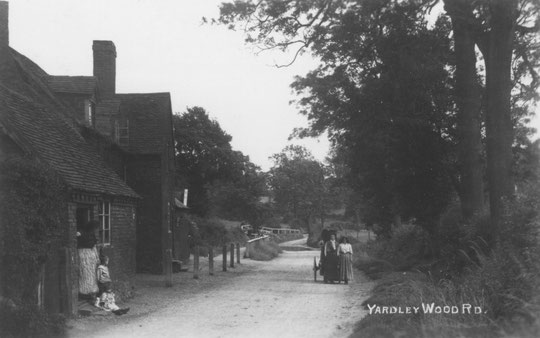 Cottages on Yardley Wood Road north of the Chinn Brook ford