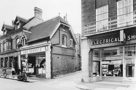 The Birmingham Municipal Bank,  and former Corporation Gas and Electric in 1961. The two utilities were nationalised after the war. (Birmingham Libraries)