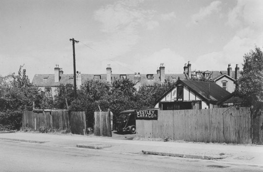 The Westley Garage, next to number 109, in 1952 (Birmingham Libraries)