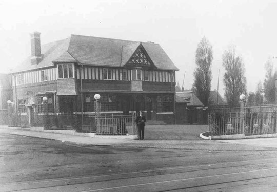 The Redhill Tavern when new (Hay Mills Project)