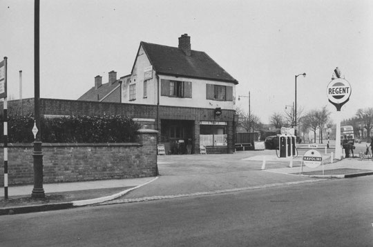 Garage at the Fox Hollies Road end, 1956 (Birmingham Libraries)