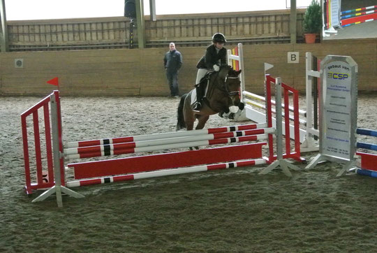 Lena und Georgina im E-Springen !!