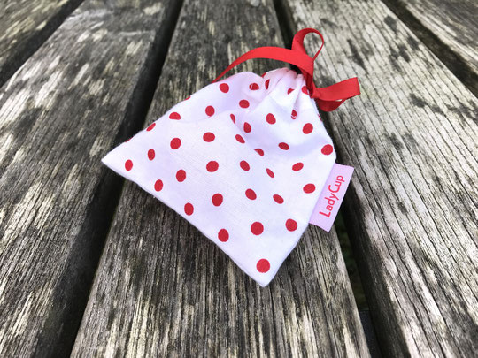 Die liebe Sara hat die LadyCup getestet. Nach dem Untertitel "Fazit" dachte ich nur "omg, ich wär wahnsinnig geworden!!!"... und trotzdem hat sie mich überzeugt, die Cup doch mal eine Chance zu geben. Benutzt du schon eine LadyCup?