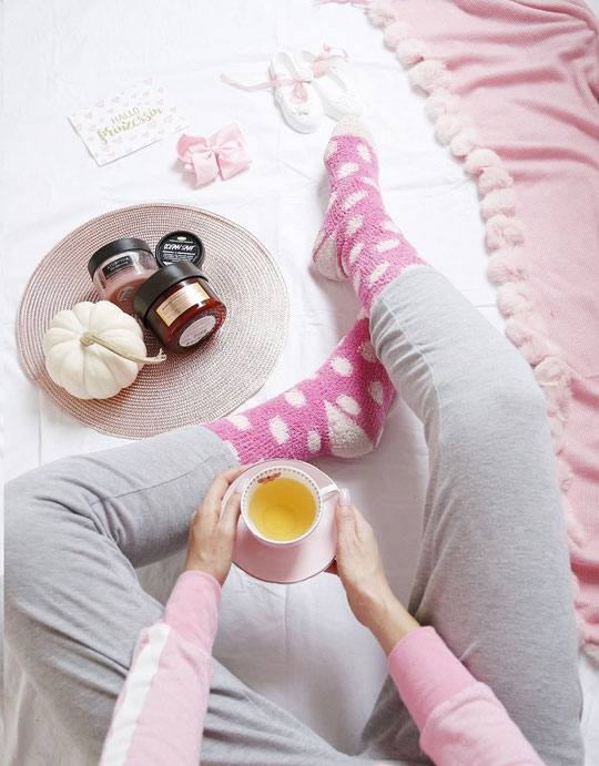 Die schöne Tea hat super Tipps gegen eingewachsene Haare. Na du weisst schon, die roten Punkte nach dem Epilieren/Rasieren? Jaja, genau! Nervig!!!
