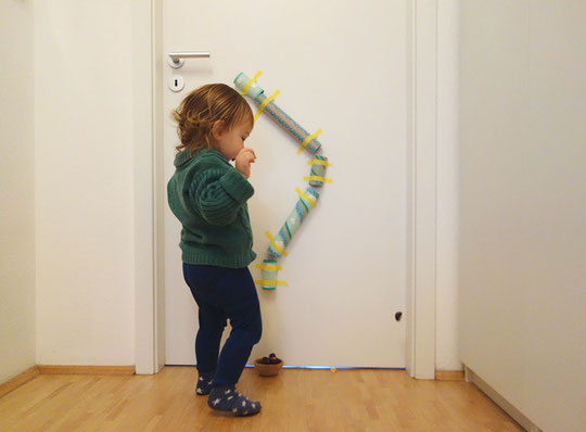 Manchmal kann es so einfach (und günstig) sein... Auf ekulele findest du ein toller DIY für die Kleinen.