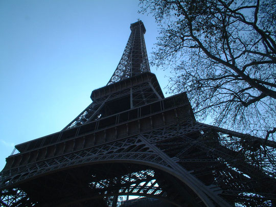 De bafaamde Eifeltoren ontworpen door Gustav Eiffel in 1889. Dit 317 meter hoge bouwwerk is wel de publiekstrekker van Parijs.