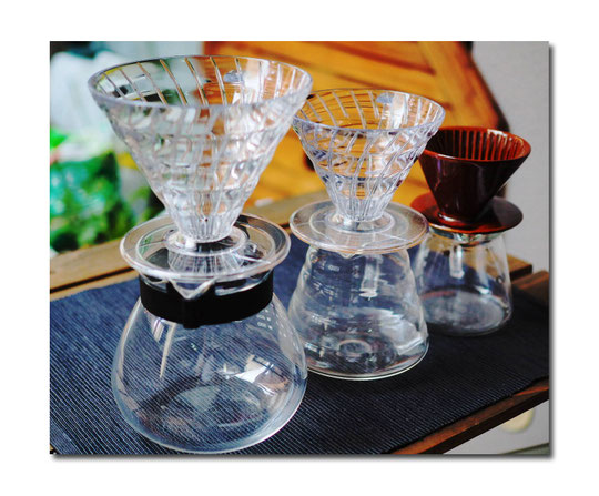 ＜ 左から、ハリオ V60 03、V60 02、Kalita ロト101 ＞　　　　　