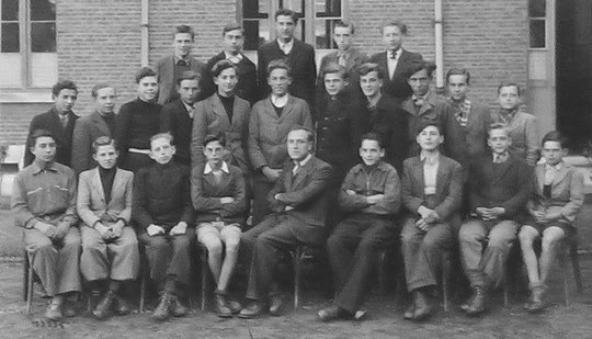 photo de classe Laon 1948 -2TB prof Fichu