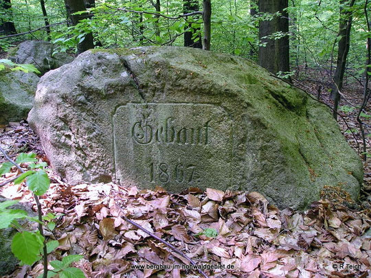 Denkstein an der Abzweigung vom Steinweg nach der Kreuzbuche