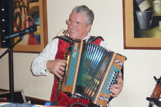 Peter, mit Herz und Seele Musikant -Kirchenwirt-Oktoberbier-Anstich Groß St.Florian 30.9. 2012
