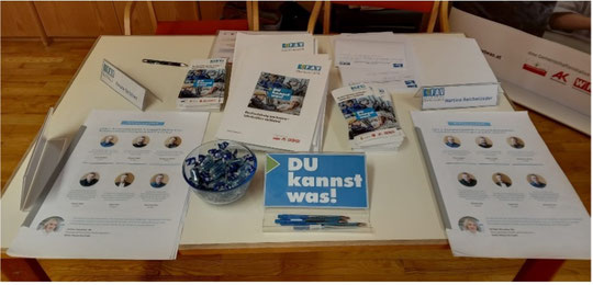 Infomaterialien und Give-aways auf dem Standtisch von „Du kannst was“
