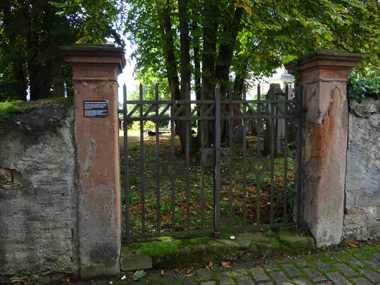 Eingansportal zum alten jüdischen Friedhof in Bad Nauheim