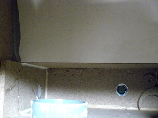 Réservoir avec bouchon de vidage.