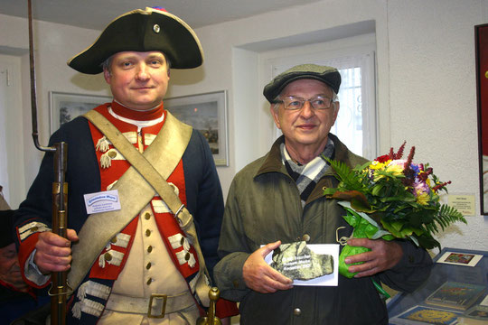 Der 20 000. Besucher (Dietmar Block, rechts) im Heimatmuseum Maxen am 17.11.2013. Foto: J. Tronicke