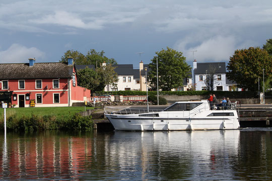 ROOSKEY on the river shannon            (CLICK on photo to enlarge)