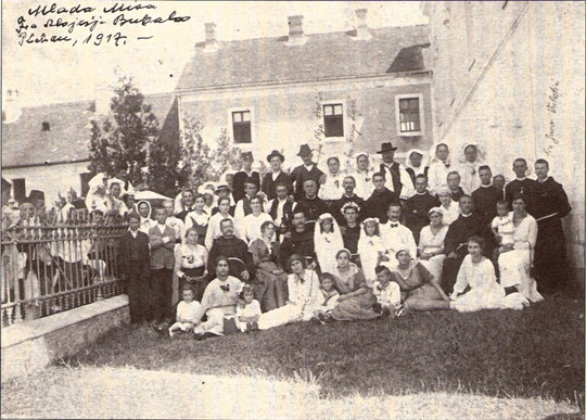 Snimka s mlade mise fra Alojzija Bubala godine 1917. na Plehanu ( fra Juro, stoji zadnji, desno)