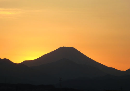 2013年12月31日　夕焼けの富士山：武蔵小金井駅（小金井市）の近くから