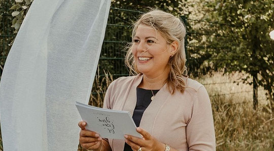 Emily Ebel - die Traurednerin im Ruhrgebiet