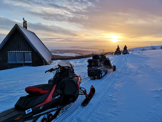 Winterurlaub in Schweden Lappland - Schneemobil Tour