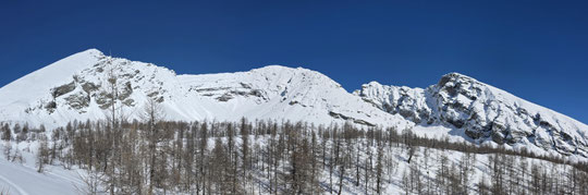 A sinistra Pioltone o Camoscella Horn, a destra il Dosso