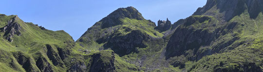 Passo della Preia (a sinistra) Passo Castello (a destra)