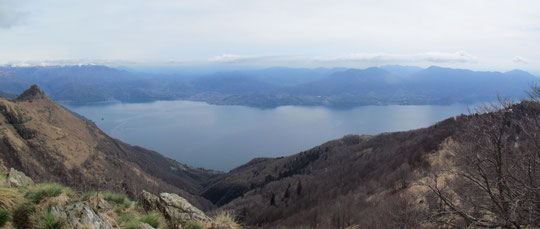 Il Morissolo, a sinistra e il lago Maggiore