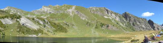 Le montagne sopra al lago di Matogno