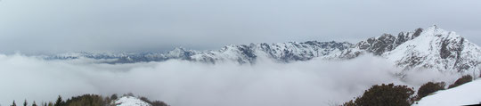 Veduta salendo verso il rifugio invernale del Pian Cavallone