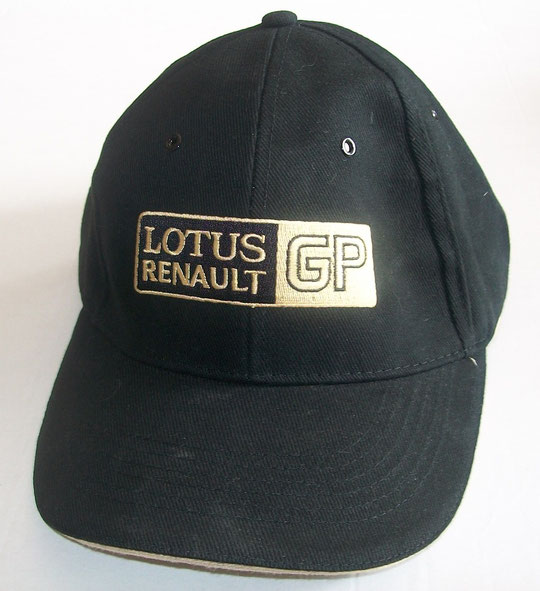 Lotus Renault GP 2011 N°9 N.Heidfeild et N°10 V.Petrov (devant)