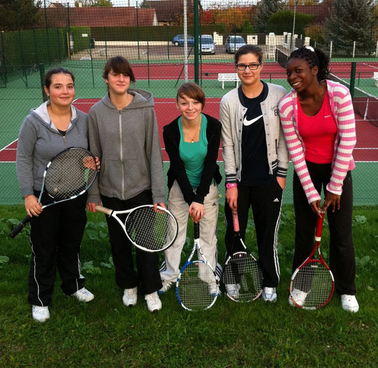 Les gagnantes et les finalistes du championnats de l'Aube par équipes 2011 : Julie, Lucille et Lucie (Bouilly, gagnantes), Chloé et Patience (St-André, finalistes)