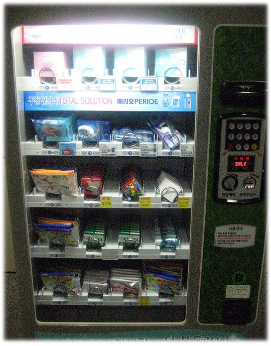 This is a photo of an image of a vending machine in front of a Seoul subway restroom - toilet in Seoul railroad station. Bild eines Automaten an einer U-Bahn-Station.