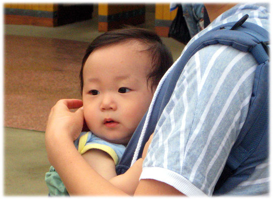 Pictures of a Korean baby. It is very cute! Bild von einem koreanischen Baby in Seoul, der Hauptstadt von Südkorea