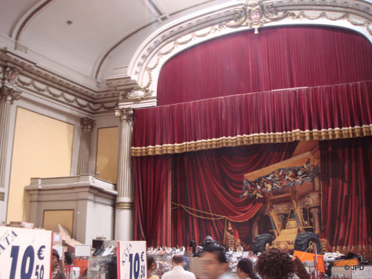 Photo magasin Kata _ ex Barbès-Palace
