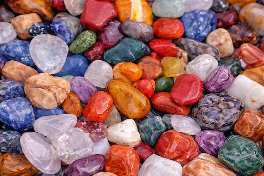 Guide de la lithothérapie – pierres naturelles et différentes approches