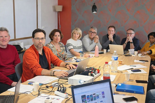 Réunion de professionnels accompagnés dans le développement d’une activité Ambassadeur PSIO