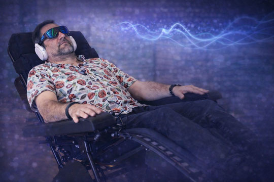Alain Rivera en séance de relaxation vibroacoustique sur siège PSIO TRANS à Tonnay-Charente