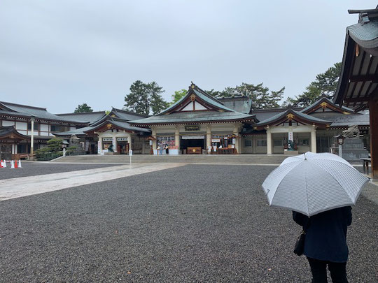 廣島護国神社はいつも雨のイメージがあります。。。